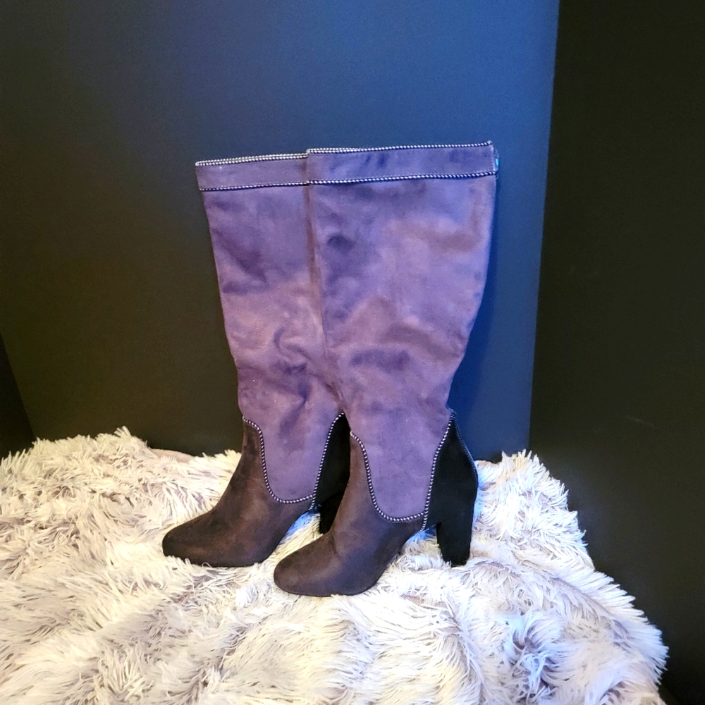 New in the box! Purple Rialto boots 6 1/2